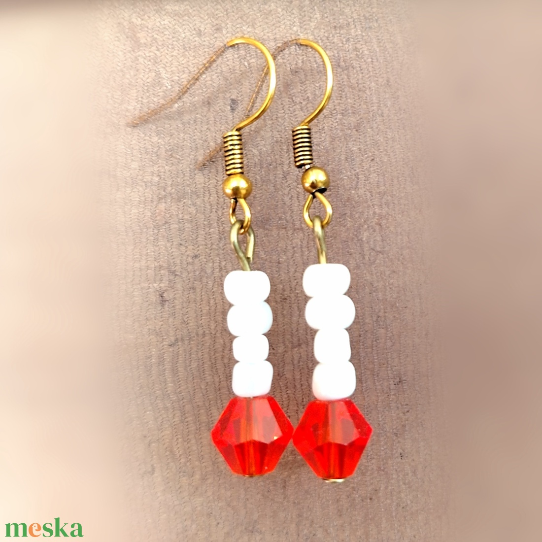 Narancs fehér gyöngyös fülbevaló  - ékszer - fülbevaló - lógó fülbevaló - Meska.hu