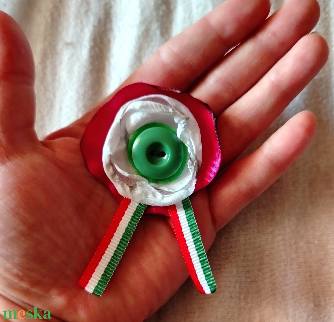 virág kitűző Kokárda - ékszer - kitűző és bross - Meska.hu virág kitűző Kokárda - ékszer - kitűző és bross - Meska.hu