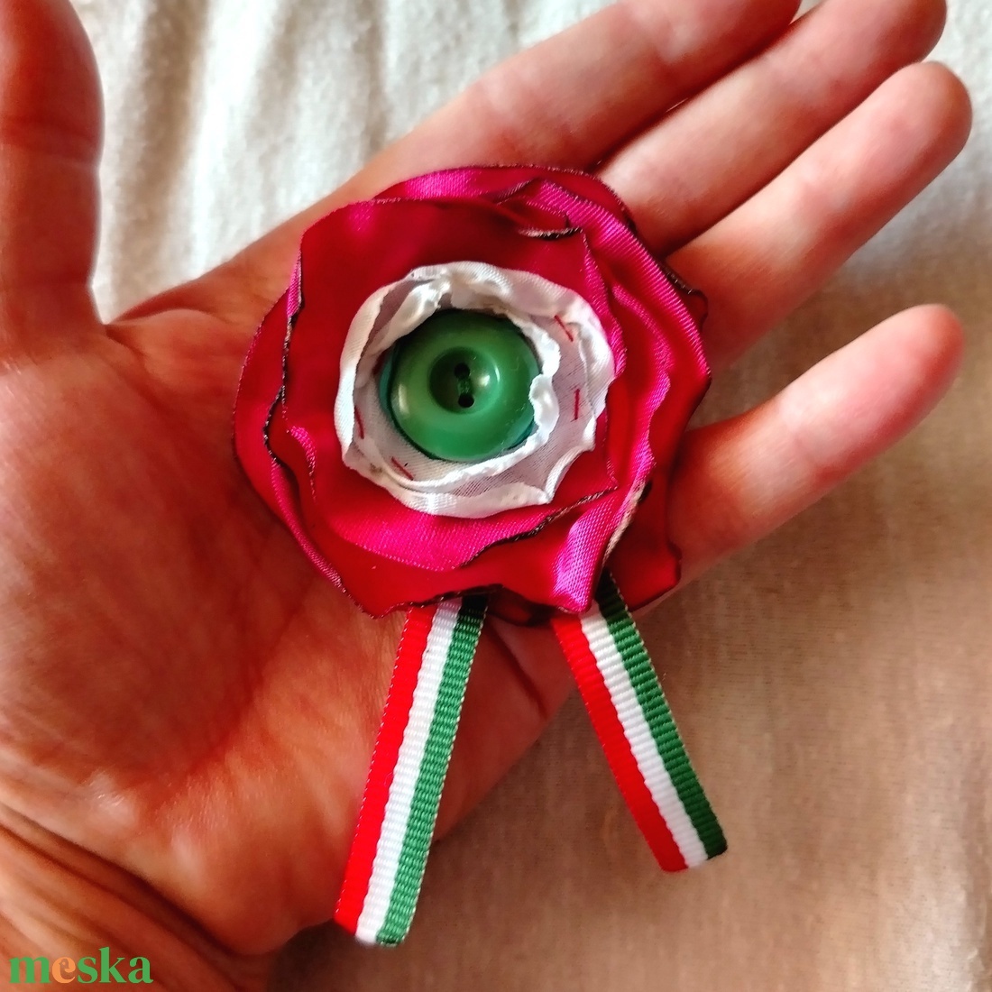 virág kitűző Kokárda - ékszer - kitűző és bross - Meska.hu virág kitűző Kokárda - ékszer - kitűző és bross - Meska.hu