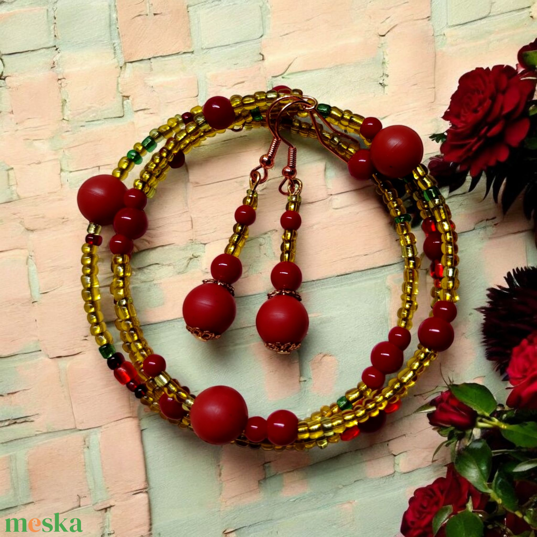 Romantikus gyöngyös memoria karkötő és fülbevaló szett - ékszer - karkötő - memóriadrótos karkötő - Meska.hu