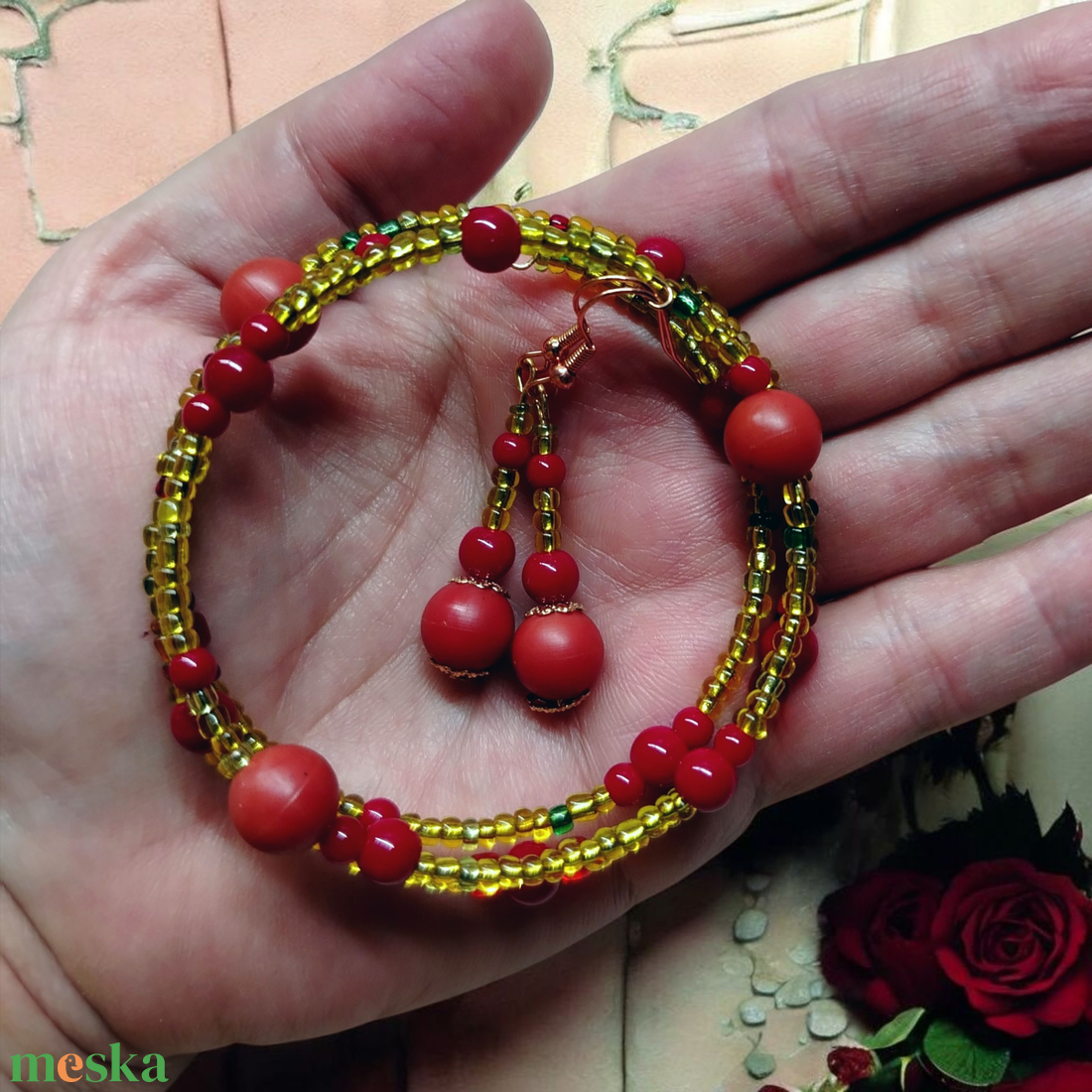 Romantikus gyöngyös memoria karkötő és fülbevaló szett - ékszer - karkötő - memóriadrótos karkötő - Meska.hu