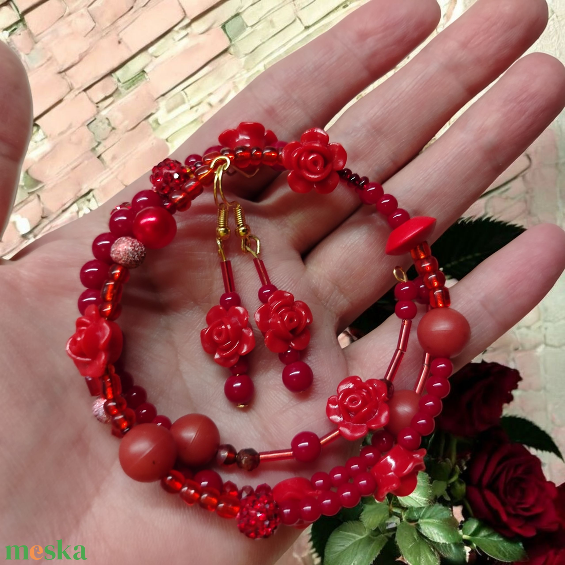 Piros rózsa memoria karkötő és fülbevaló szett - ékszer - karkötő - memóriadrótos karkötő - Meska.hu