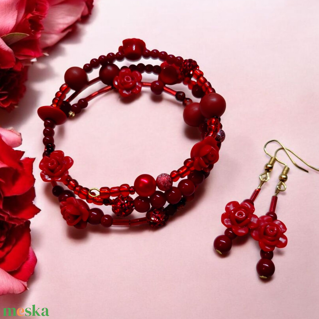 Piros rózsa memoria karkötő és fülbevaló szett - ékszer - karkötő - memóriadrótos karkötő - Meska.hu
