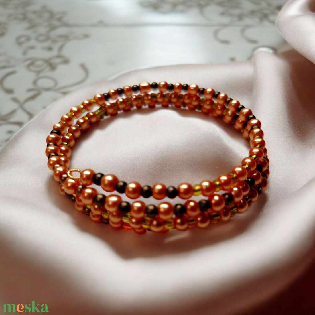 Karamellás csoki gyöngyös memoria karkötő  - ékszer - karkötő - memóriadrótos karkötő - Meska.hu
