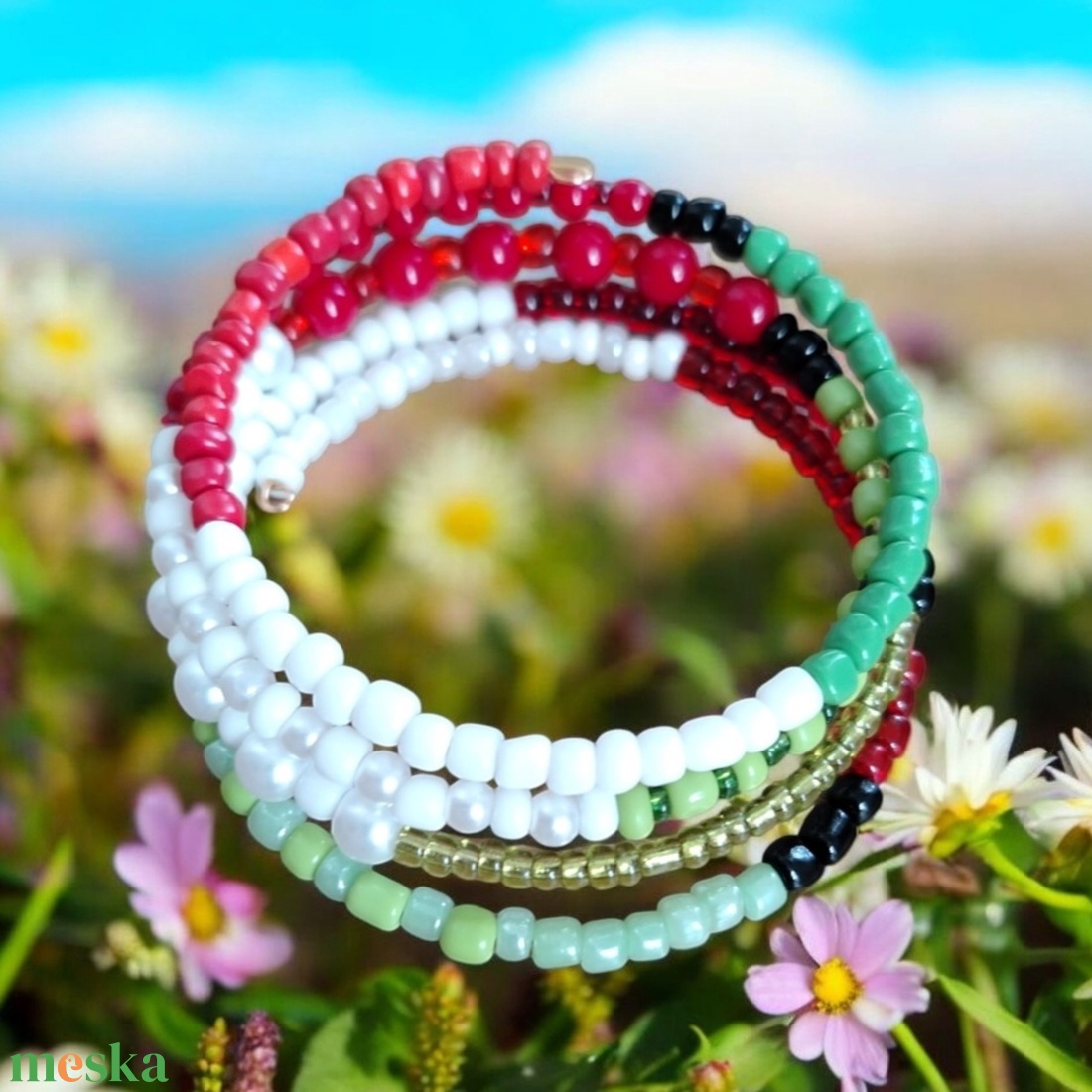 Piros fehér zöld  gyöngyös memoria karkötő  - ékszer - karkötő - memóriadrótos karkötő - Meska.hu