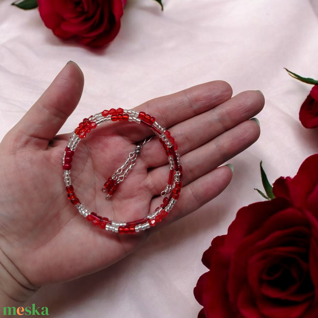 Piros gyöngyös memoria karkötő  - ékszer - karkötő - memóriadrótos karkötő - Meska.hu