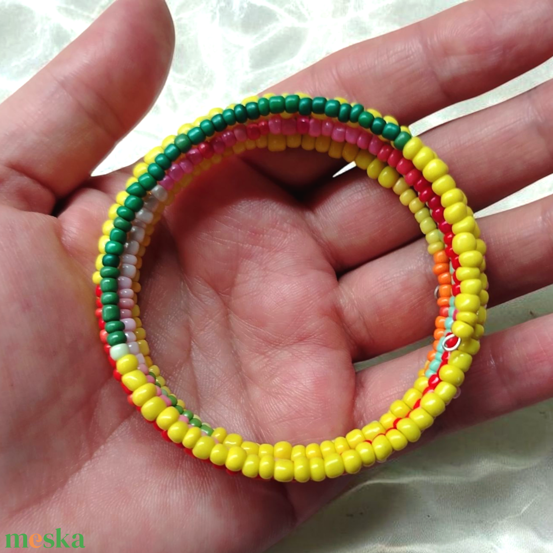Színes  gyöngyös memoria karkötő  - ékszer - karkötő - memóriadrótos karkötő - Meska.hu