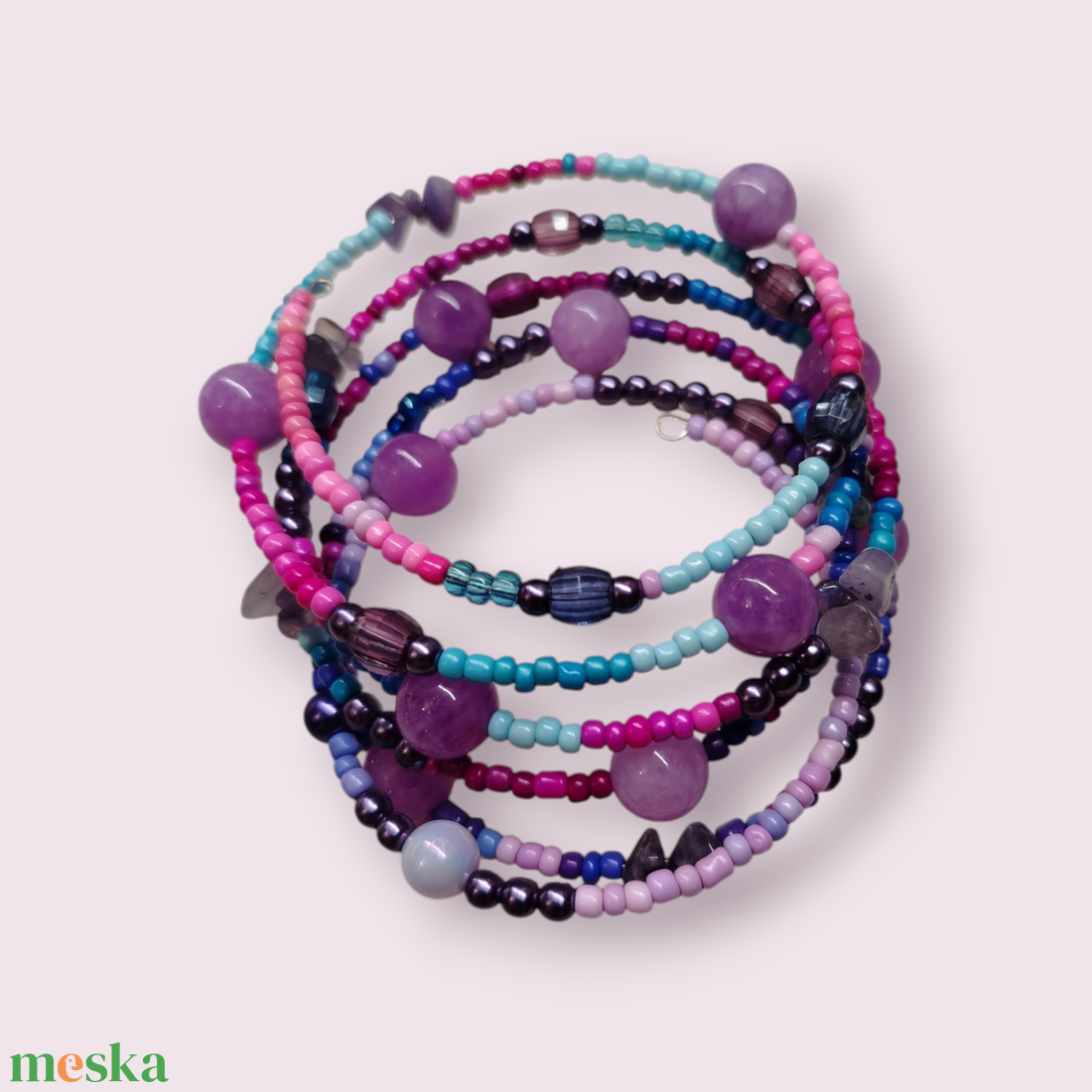 Lila memoria karkötő  - ékszer - karkötő - memóriadrótos karkötő - Meska.hu