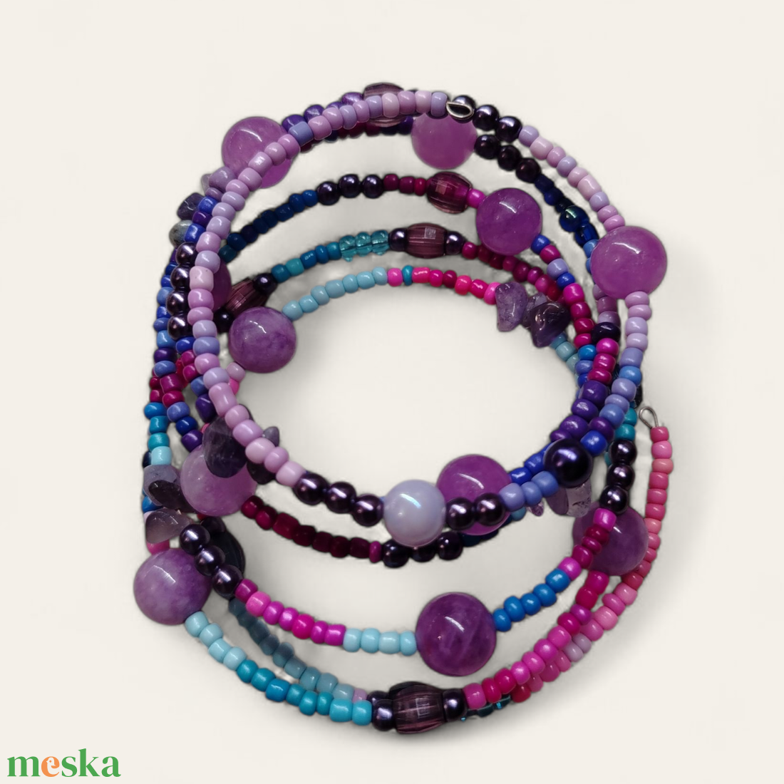 Lila memoria karkötő  - ékszer - karkötő - memóriadrótos karkötő - Meska.hu