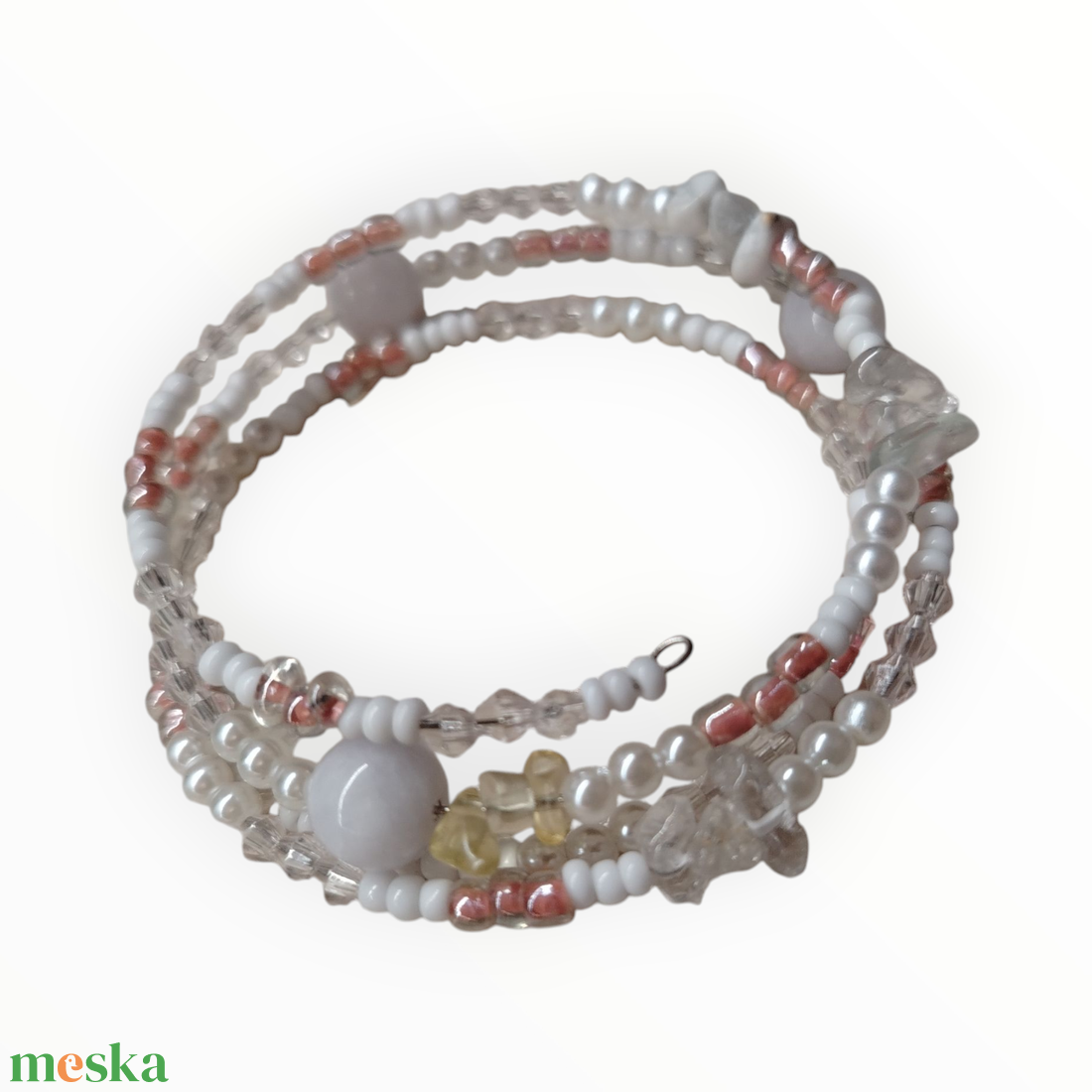 Fehér gyöngyös memoria karkötő  - ékszer - karkötő - memóriadrótos karkötő - Meska.hu