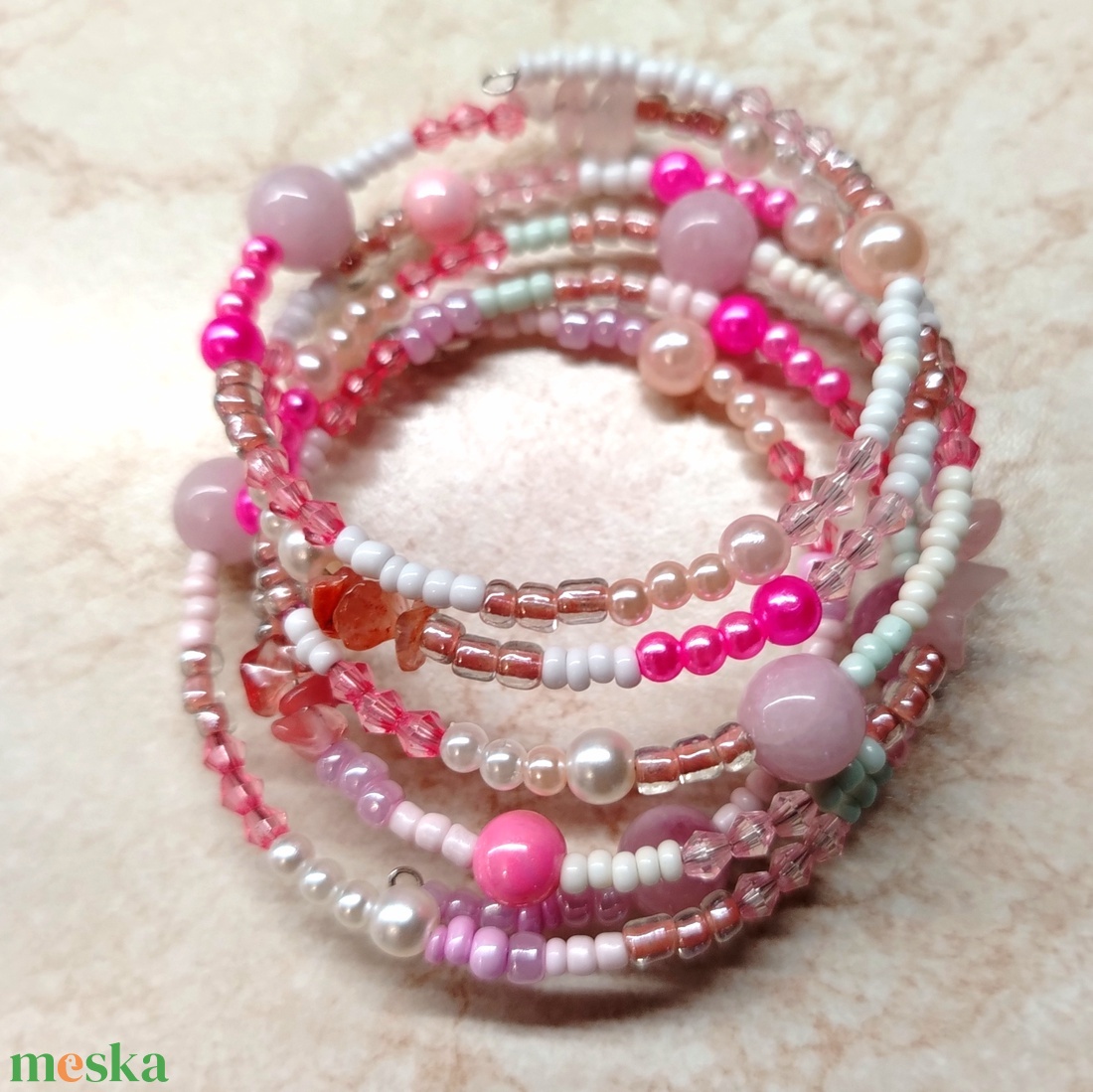 Rózsaszín memoria karkötő  - ékszer - karkötő - memóriadrótos karkötő - Meska.hu