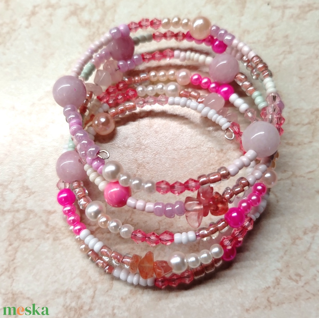 Rózsaszín memoria karkötő  - ékszer - karkötő - memóriadrótos karkötő - Meska.hu