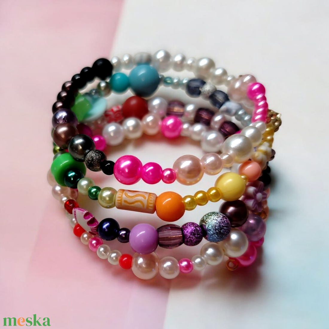 Sokszínű memoria karkötő  - ékszer - karkötő - memóriadrótos karkötő - Meska.hu