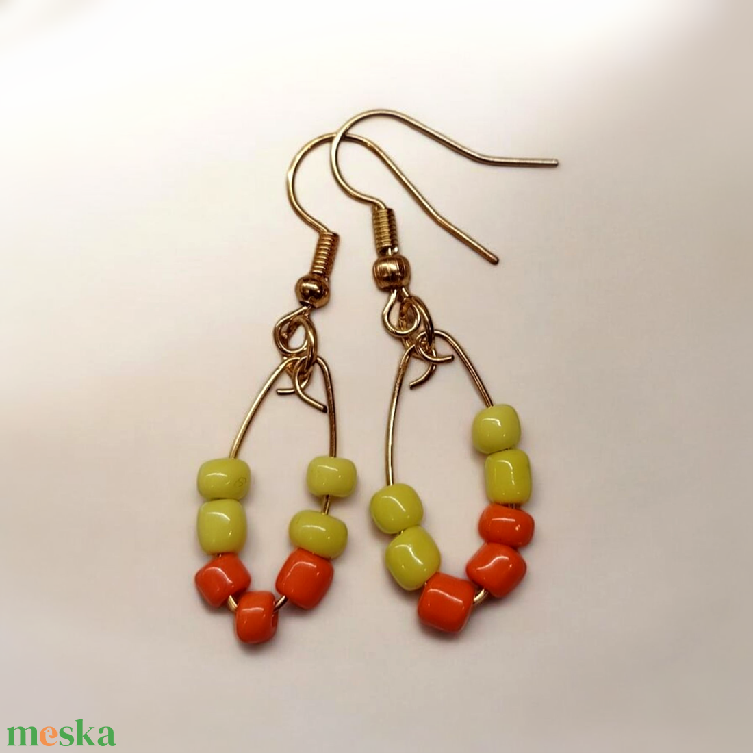  sárga lógós Gyöngyös kézműves fülbevaló - ékszer - fülbevaló - lógó fülbevaló - Meska.hu
