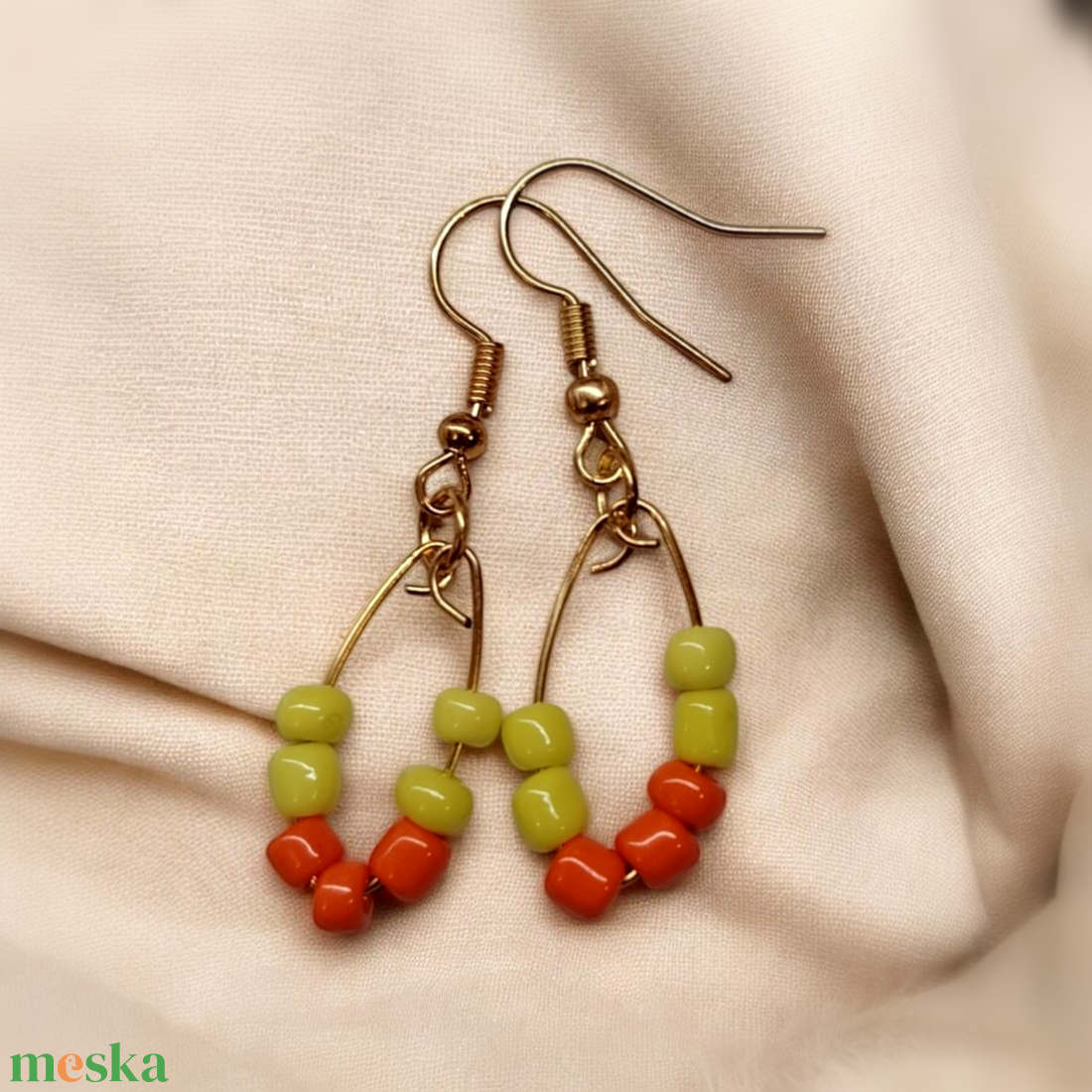  sárga lógós Gyöngyös kézműves fülbevaló - ékszer - fülbevaló - lógó fülbevaló - Meska.hu