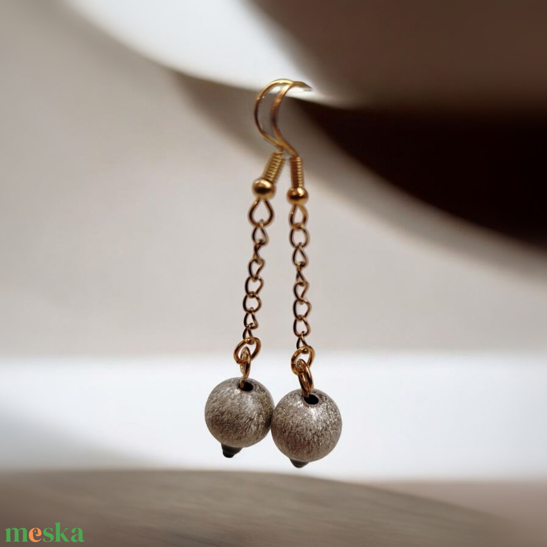 Hosszú gömb lógós Gyöngyös kézműves fülbevaló - ékszer - fülbevaló - lógó fülbevaló - Meska.hu