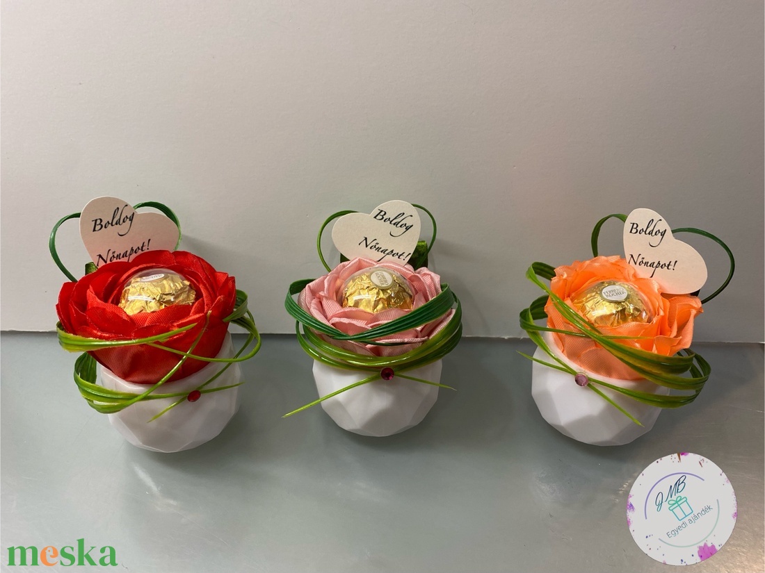Mini kaspós ferrero roscher -es virág - otthon & életmód - dekoráció - dísztárgy - Meska.hu
