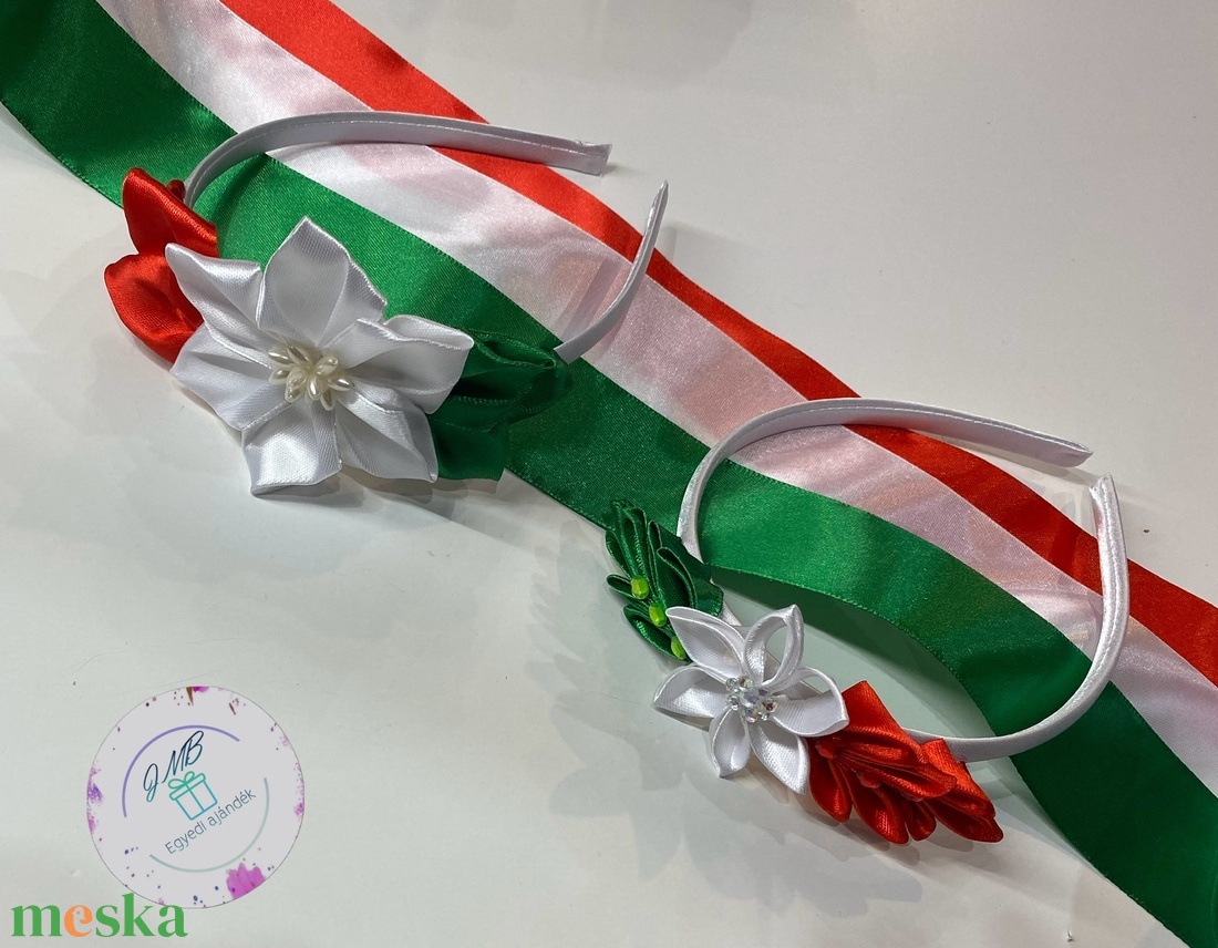 Nemzeti színű kitűzők és hajpántok - ruha & divat - hajdísz & hajcsat - hajgumi - Meska.hu