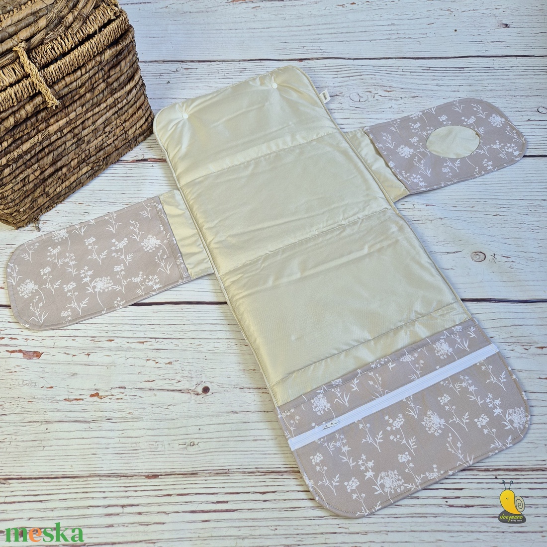 Pelenkázóalátétes pelenkatartó - Mezei virágok - baba - mama - pelenkázó, babafürdető kellékek - pelenkázó neszeszer, pelenkatartó - Meska.hu