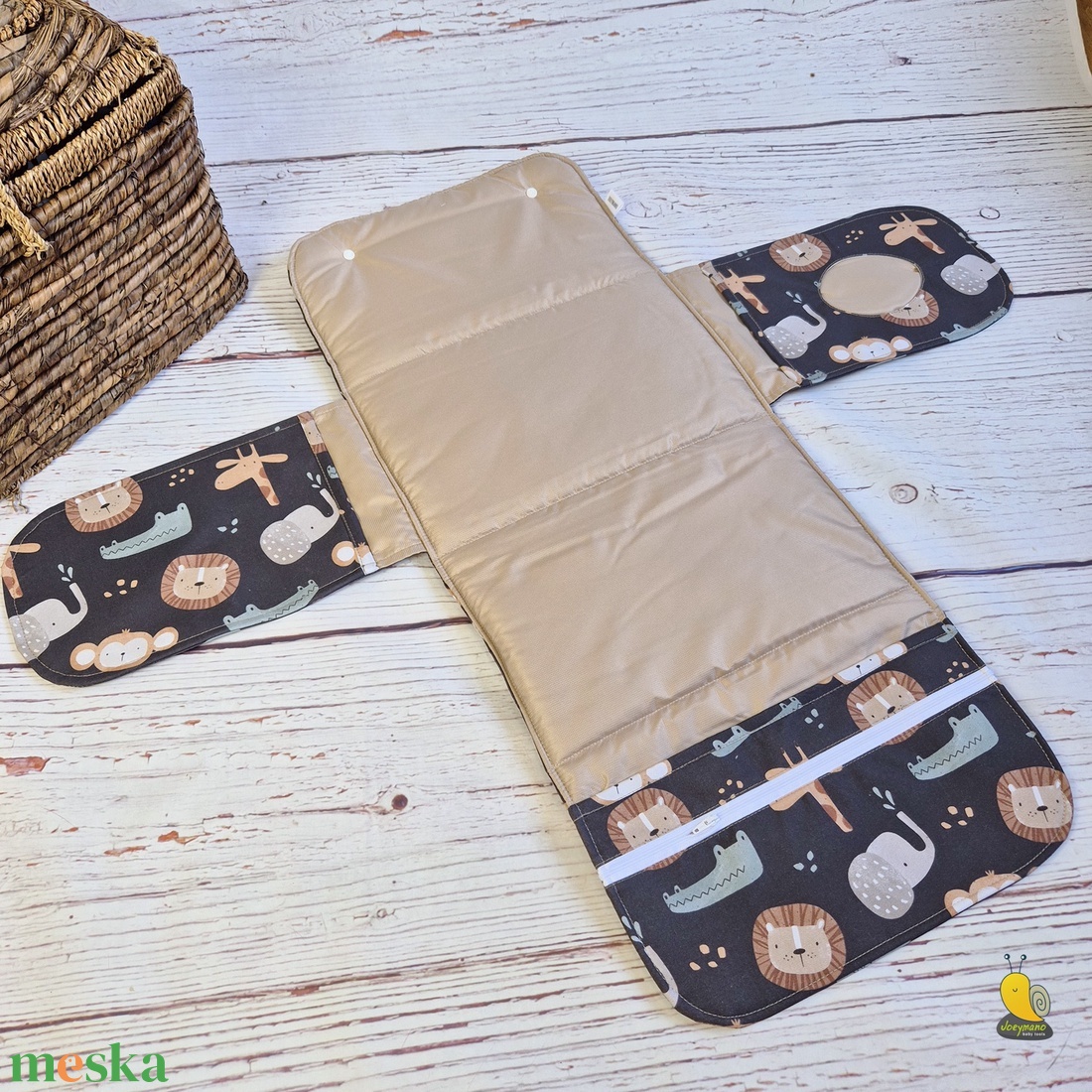 Pelenkázóalátétes pelenkatartó - Szafari - baba - mama - pelenkázó, babafürdető kellékek - pelenkázó neszeszer, pelenkatartó - Meska.hu