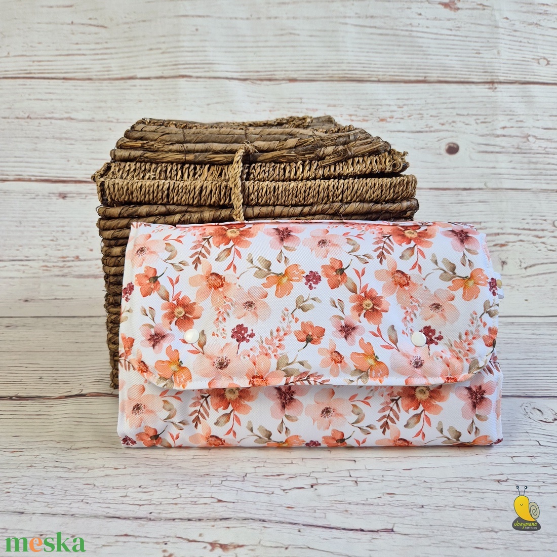 Vízhatlan pelenkázóalátétes pelenkatartó - Virágzás - baba - mama - pelenkázó, babafürdető kellékek - pelenkázó neszeszer, pelenkatartó - Meska.hu