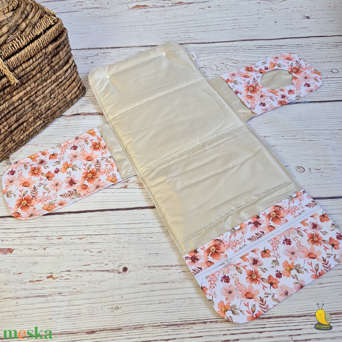 Vízhatlan pelenkázóalátétes pelenkatartó - Virágzás - baba - mama - pelenkázó, babafürdető kellékek - pelenkázó neszeszer, pelenkatartó - Meska.hu