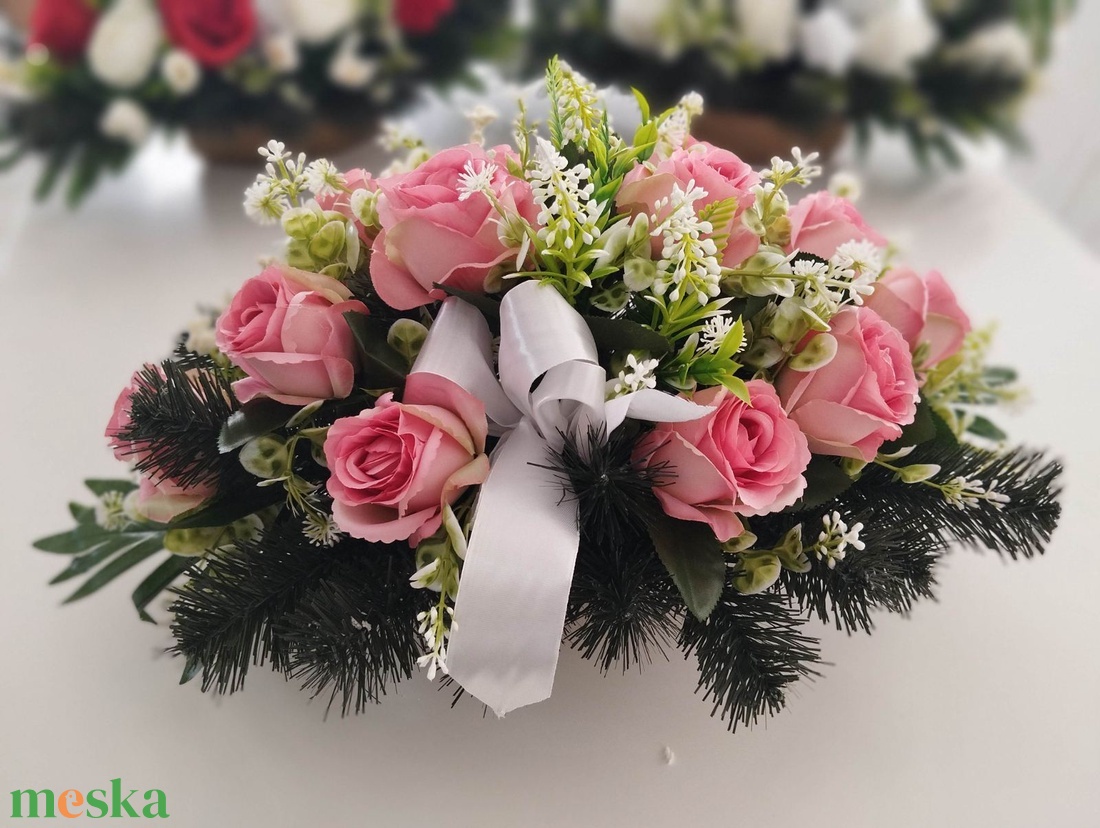 Rózsás asztaldísz vagy sírdísz - otthon & életmód - vallás - temetkezési tárgy - sírdísz, kegyeleti dísz - Meska.hu