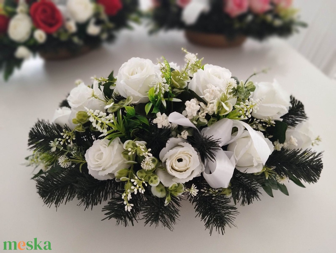 Rózsás asztaldísz vagy sírdísz - otthon & életmód - vallás - temetkezési tárgy - sírdísz, kegyeleti dísz - Meska.hu