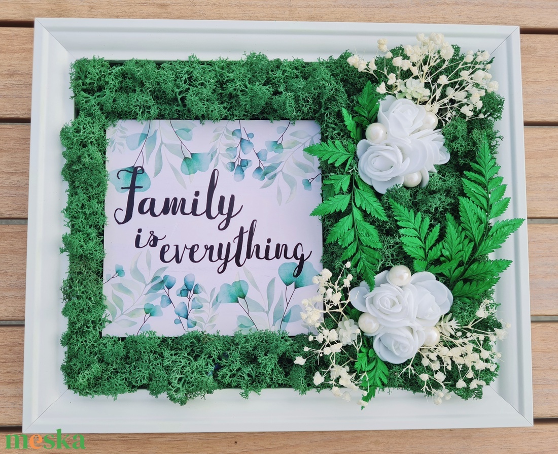 Falikép - Izlandi zuzmóval és Family is everything felirattal - otthon & életmód - dekoráció - fali és függő dekoráció - zuzmókép, mohakép - Meska.hu