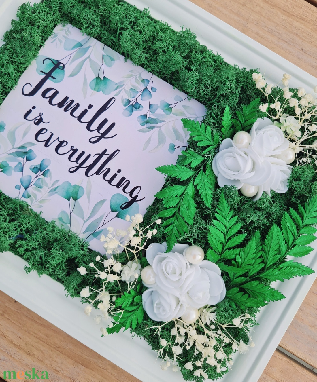 Falikép - Izlandi zuzmóval és Family is everything felirattal - otthon & életmód - dekoráció - fali és függő dekoráció - zuzmókép, mohakép - Meska.hu