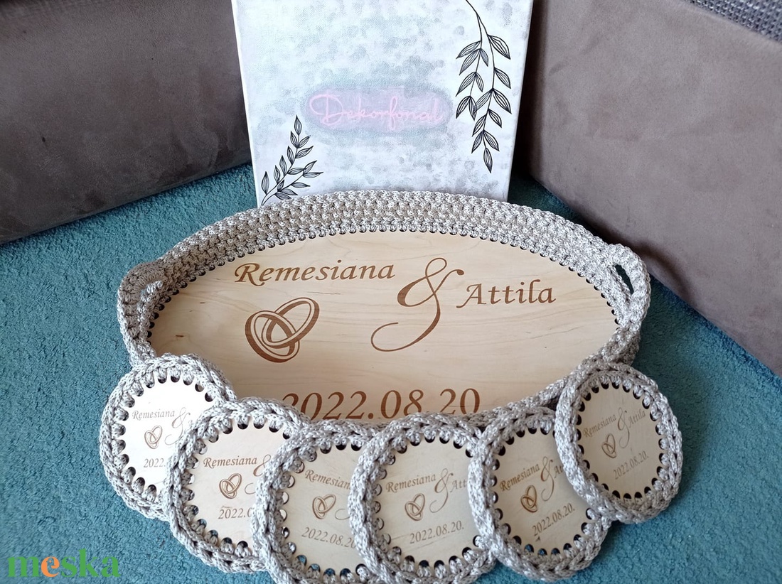 Egyedi gravírozott fa tálca és poháralátét szett - esküvő - emlék & ajándék - nászajándék - nászajándék gyűjtők - Meska.hu Egyedi gravírozott fa tálca és poháralátét szett - esküvő - emlék & ajándék - nászajándék - nászajándék gyűjtők - Meska.hu