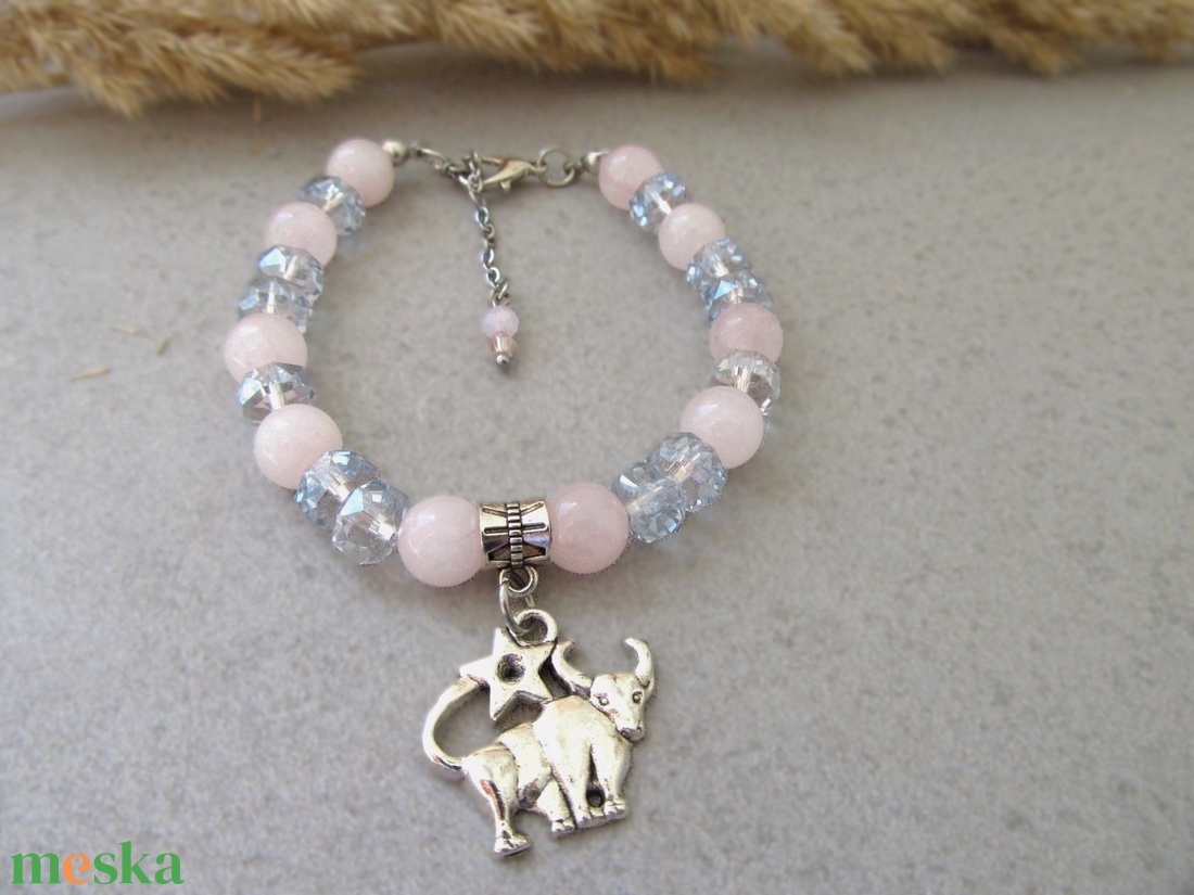 Rózsakvarc karkötő üvegkristállyal, kérhető horoszkóp medállal, kényelmes és vízálló ékszer - ékszer - karkötő - ásványkarkötő - Meska.hu