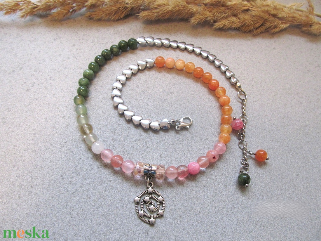 Egyedi Spirál Medálos Choker Szív Hematit  Napkő  Zöld Kalcedon 8mm Gyöngyökkel természetes Ásvány Nyaklánc - ékszer - nyaklánc - medál - Meska.hu