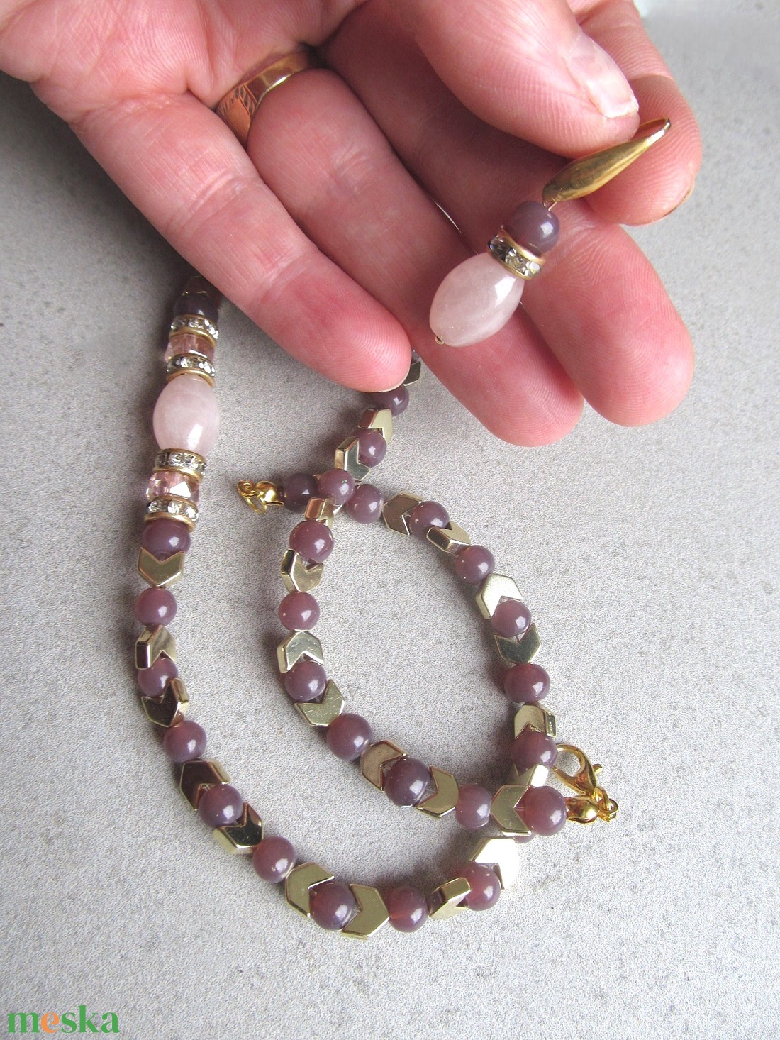 Szeretet fénye  rózsakvarc és arany hematit ékszerszett Kézműves rózsakvarc ékszerszett nőknek - ékszer - ékszerszett - Meska.hu