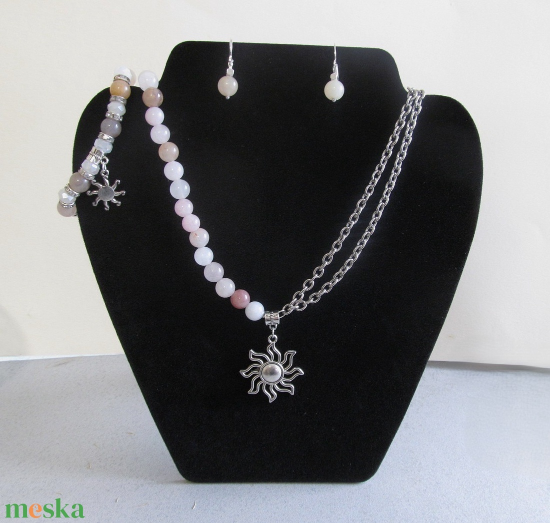 Kvarc ékszerszett � pasztell ásvány nyaklánc, karkötő és fülbevaló napmedállal - ékszer - ékszerszett - Meska.hu