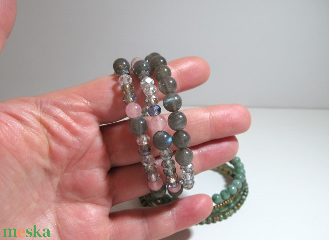 Misztikus Labradorit varázs � Rózsaszín acháttal és kristályokkal díszített háromsoros karkötő - ékszer - karkötő - ásványkarkötő - Meska.hu