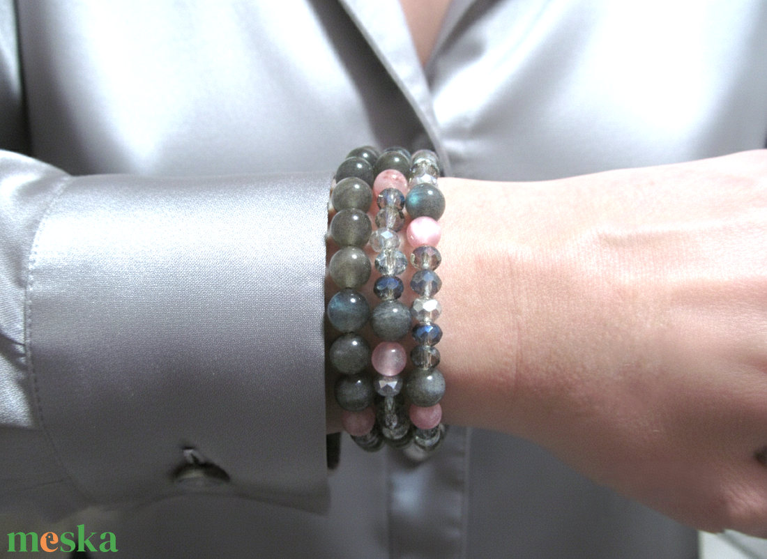 Misztikus Labradorit varázs � Rózsaszín acháttal és kristályokkal díszített háromsoros karkötő - ékszer - karkötő - ásványkarkötő - Meska.hu