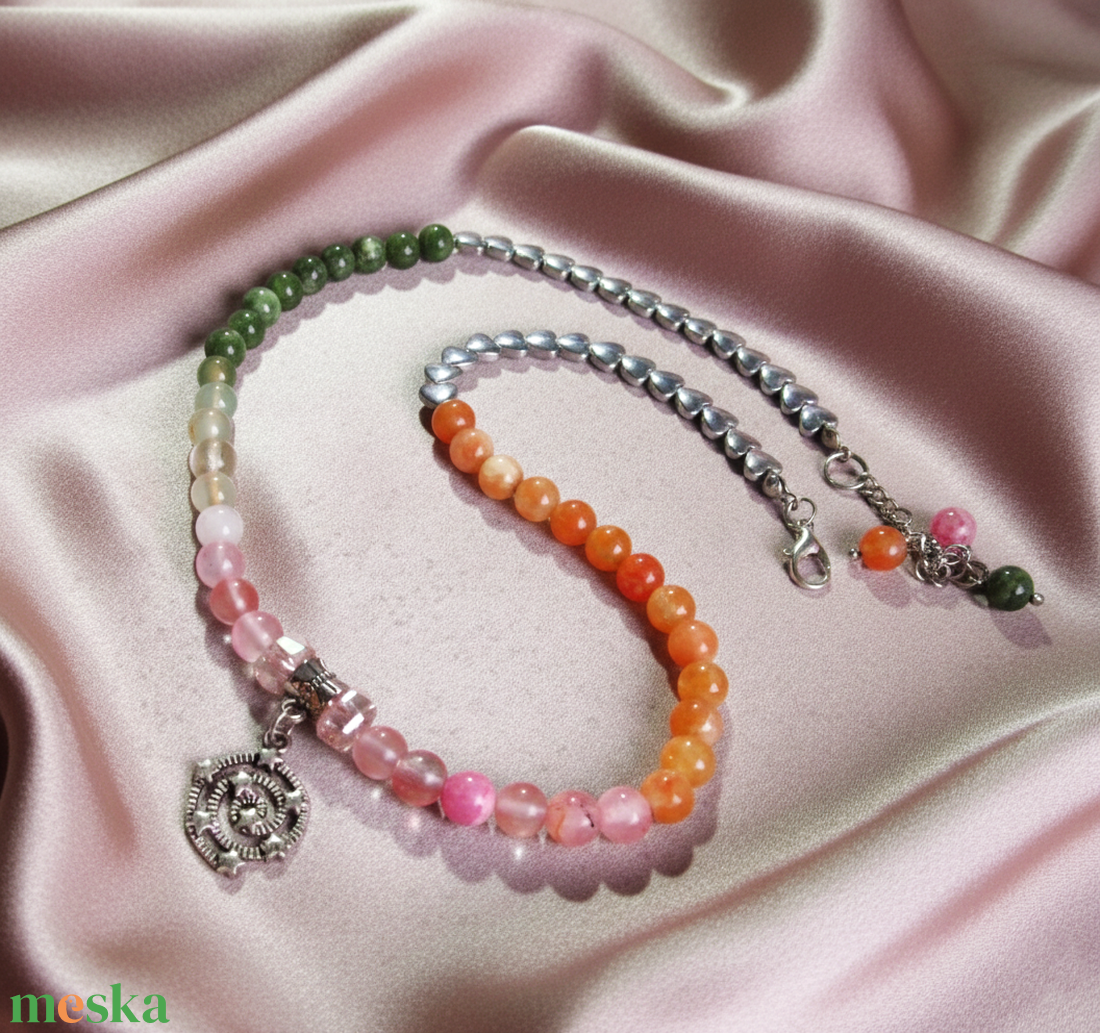 Egyedi Spirál Medálos Choker Szív Hematit  Napkő  Zöld Kalcedon 8mm Gyöngyökkel természetes Ásvány Nyaklánc - ékszer - nyaklánc - medál - Meska.hu