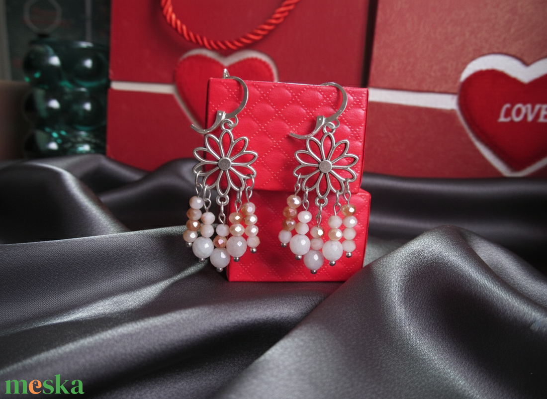 Virágos Elegancia Ásvány Fülbevaló � Fehér achát és bézs kristály fülbevaló - ékszer - fülbevaló - csillár fülbevaló - Meska.hu