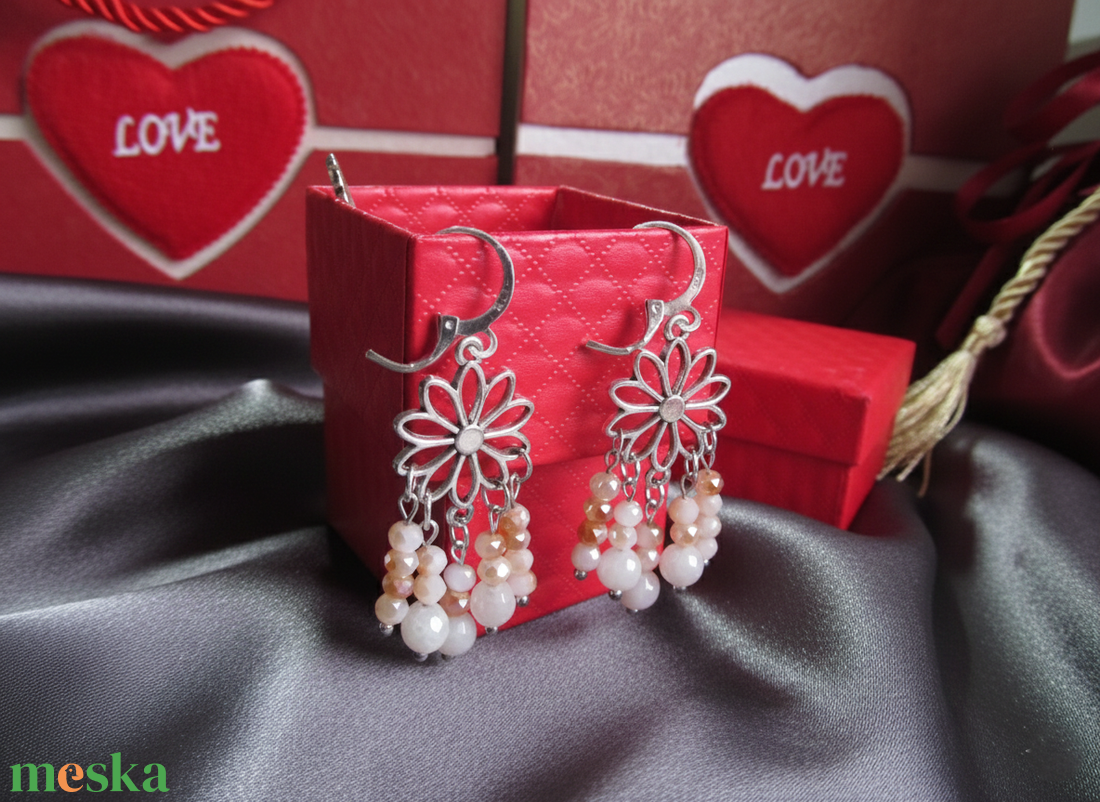 Virágos Elegancia Ásvány Fülbevaló � Fehér achát és bézs kristály fülbevaló - ékszer - fülbevaló - csillár fülbevaló - Meska.hu