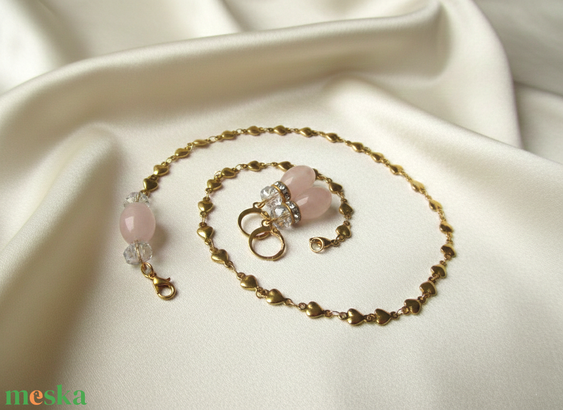 Rózsakvarc köves szett: Szíves arany színű nyaklánc és fülbevaló � Rozsdamentes acél ékszer - ékszer - ékszerszett - Meska.hu