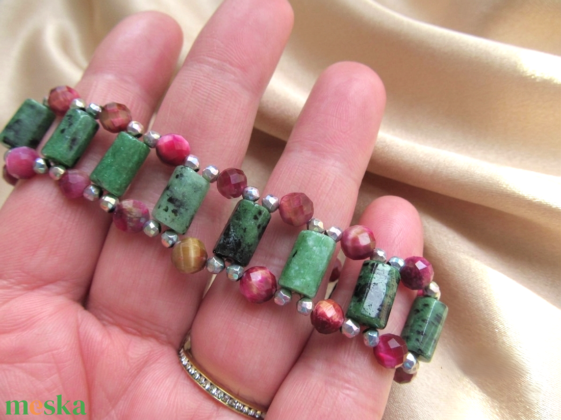 PRÉMIUM EPIDOT, AAA FUKKSZIA TIGRISSZEM ÉS HEMATIT ÁSVÁNY KARKÖTŐ - ékszer - karkötő - ásványkarkötő - Meska.hu