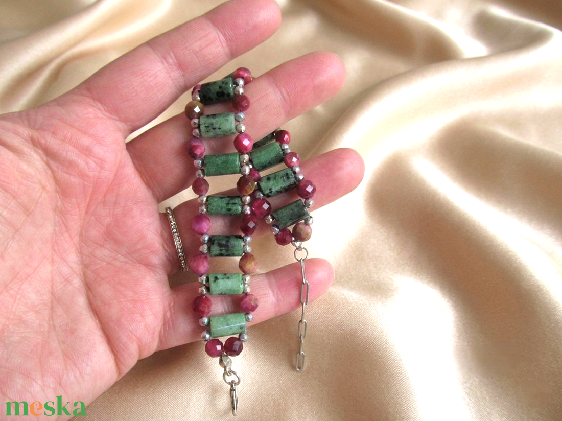 PRÉMIUM EPIDOT, AAA FUKKSZIA TIGRISSZEM ÉS HEMATIT ÁSVÁNY KARKÖTŐ - ékszer - karkötő - ásványkarkötő - Meska.hu