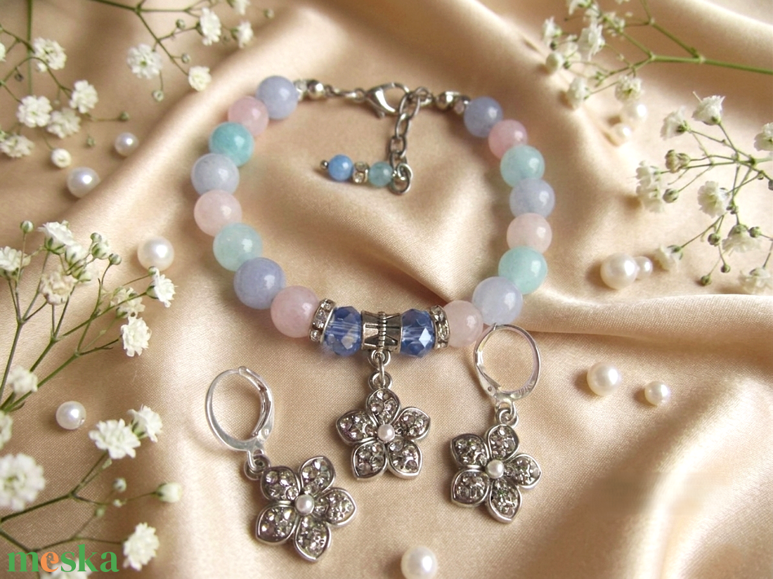 Pasztell Harmónia: Rózsakvarc és Akvamarin Karkötő Mesés Medállal - ékszer - karkötő - ásványkarkötő - Meska.hu