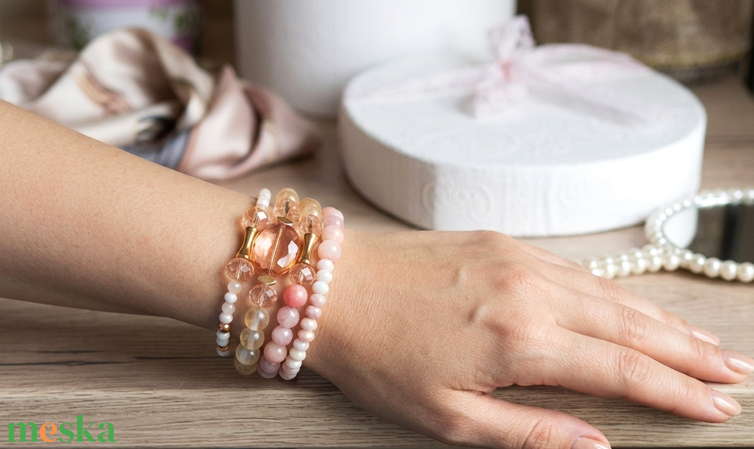 Elegáns Kvarc, Jade és Szelenit Memóriadrótos Karkötő � Barack és Pink Ragyogás - ékszer - karkötő - ásványkarkötő - Meska.hu
