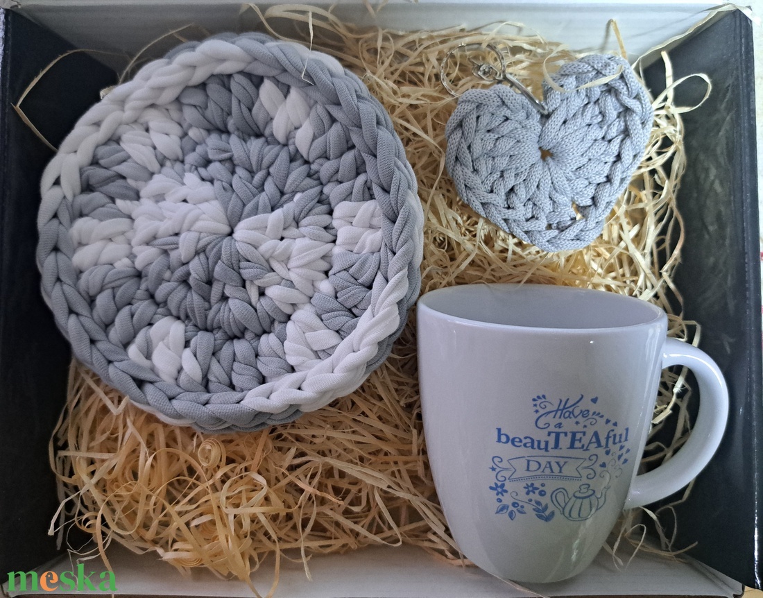 Horgolt box bögrével - otthon & életmód - konyhafelszerelés, tálalás - tálalás - bögre & csésze - Meska.hu Horgolt box bögrével - otthon & életmód - konyhafelszerelés, tálalás - tálalás - bögre & csésze - Meska.hu