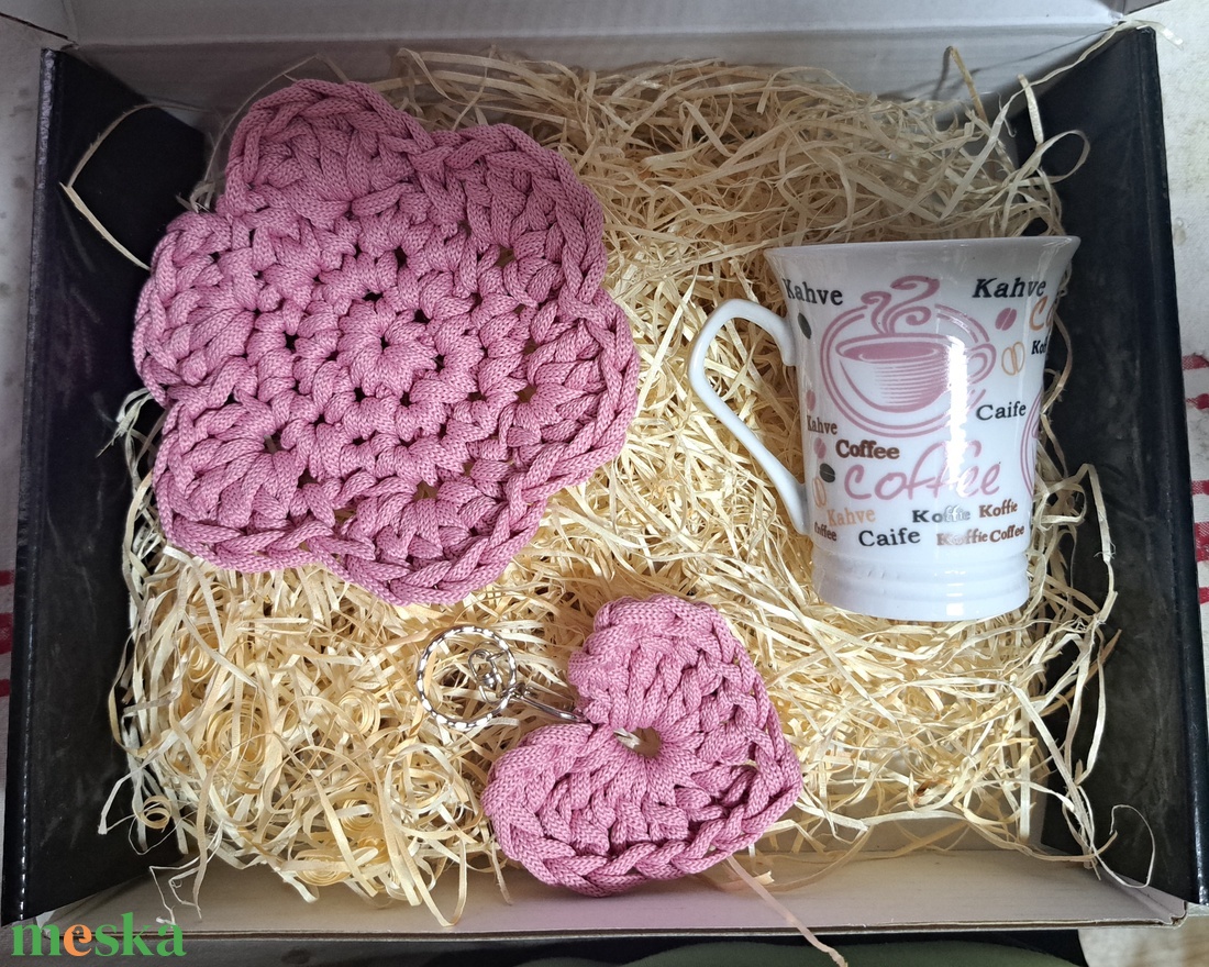 Horgolt box bögrével - otthon & életmód - konyhafelszerelés, tálalás - tálalás - bögre & csésze - Meska.hu Horgolt box bögrével - otthon & életmód - konyhafelszerelés, tálalás - tálalás - bögre & csésze - Meska.hu