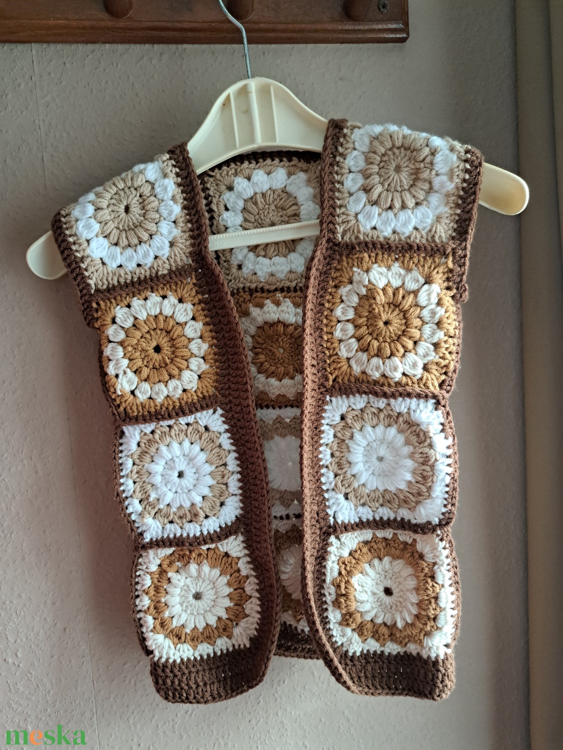 Horgolt kis mellény  - ruha & divat - babaruha & gyerekruha - gyerek mellény - Meska.hu