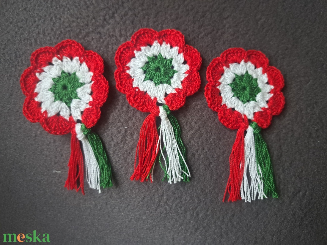 Horgolt kokárda - ékszer - kitűző és bross - Meska.hu