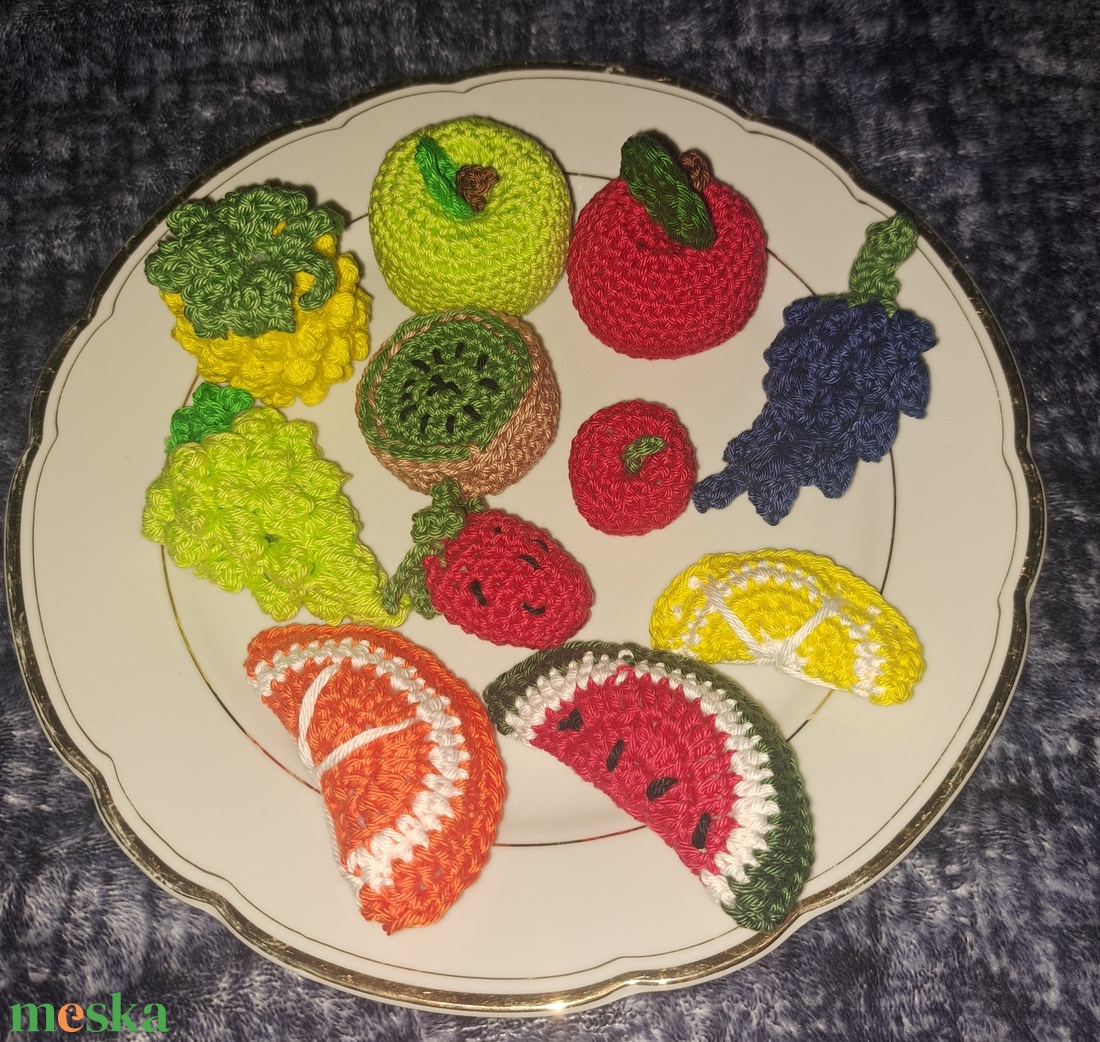 Horgolt ételek - baba - mama - baba játékok - mozgásfejlesztő játékok - Meska.hu